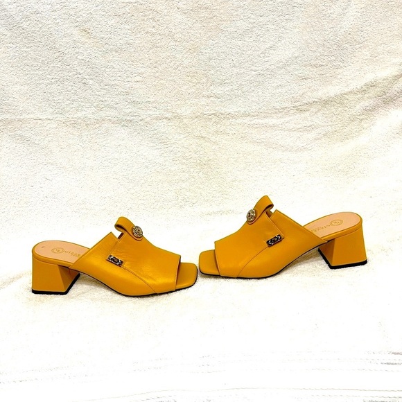 New Gizzelli Designed yellow Sandals. - Picture 5 of 5